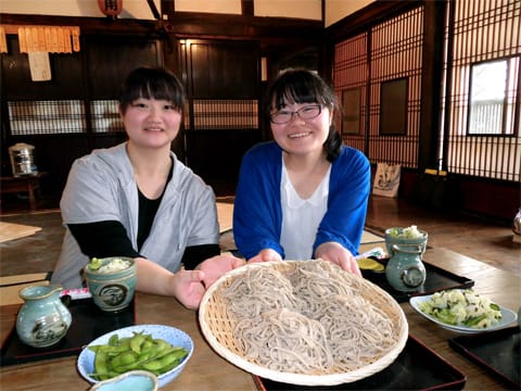 2.教育委員会(リフレッシュ研修でそば打ち体験)